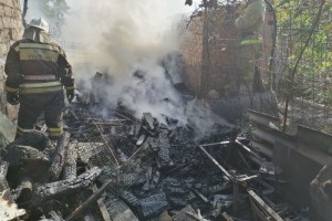 В Астрахани курильщик устроил пожар в Ленинском районе: есть пострадавшие