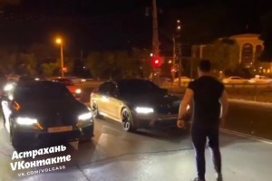 Астраханские стритрейсеры устроили ночные гонки в центре города