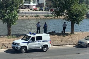 В Астрахани в городском канале утонул человек