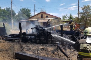 В Астраханской области потушили 21 пожар и спасли 14 человек