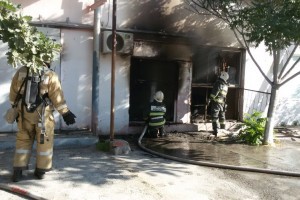 В центре Астрахани сгорел магазин