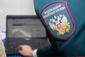 В Астрахани налоговик удалил из базы информацию о долге физлица