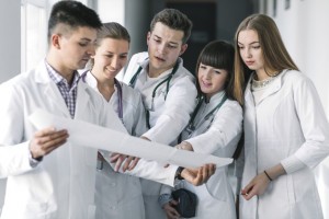 В Астрахани студенты-медики получат дополнительные баллы за волонтёрство