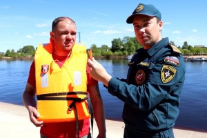 Инспекторы ГИМС МЧС России патрулируют водоемы с участием сельских старост