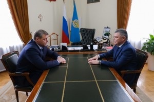 Глава региона Игорь Бабушкин и ио главы Красноярского района Руслан Бисенов поговорили о приоритетных задачах