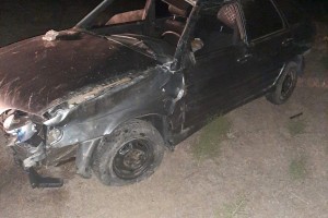 В Астраханской области автомобиль перевернулся на трассе