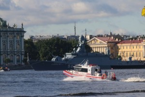 Силы МЧС России привлекались для обеспечения безопасности военно-морского парада в Санкт-Петербурге