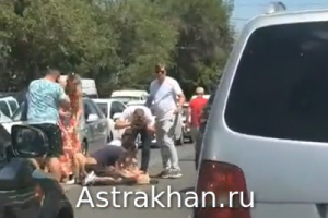 В Астрахани возле Лебединого озера сбили девушку