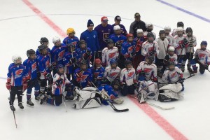 Астраханский губернатор «обкатал» новый лёд с юными хоккеистами