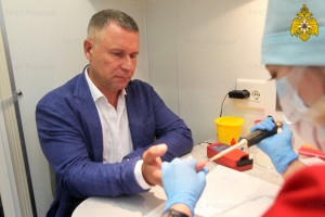 Глава МЧС России Евгений Зиничев стал донором крови в рамках ведомственной акции «30 добрых дел»