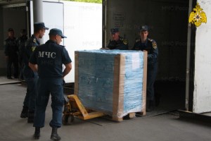 97-я автомобильная колонна МЧС России доставила гуманитарный груз жителям Донбасса