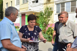 В Астрахани приводят в порядок дворы отдалённых районов