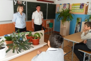 В Астраханской области полицейские провели для школьников уроки правового информирования