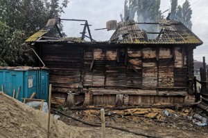 В Астрахани потушили 10 пожаров