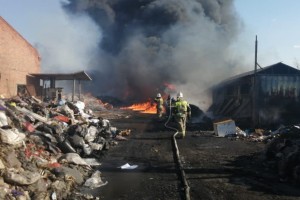 В Трусовском районе горит полигон бытовых отходов