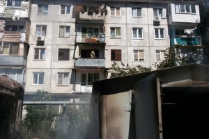 В Астрахани из-за взрыва газового баллона  полыхают гаражи и балконы