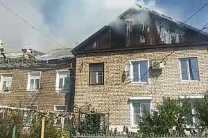 Появилось видео с места пожара на улице Алексеева в Астрахани