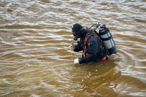В Астраханской области из реки достали тело мужчины