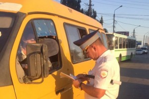 В Астрахани пьяные таксист и водитель микроавтобуса могут лишиться прав на 2 года
