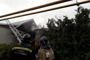 В Астрахани сгорел жилой дом