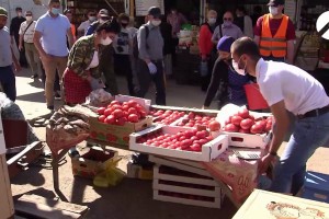 В Астрахани с шести утра зачищают рынок Большие Исады