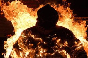 Сегодня на улице Володарского загорелся мужчина