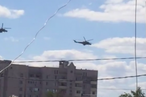 В небе над Астраханью замечены военные вертолёты (видео)