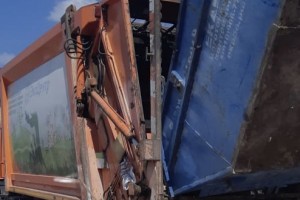 В Астрахани водитель мусоровоза поучил смертельную травму на работе