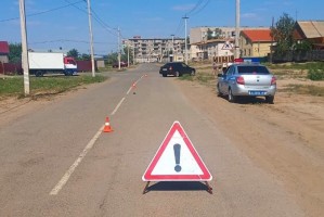 В Астраханской области водитель сбил подростка на дороге без тротуара