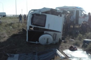 На трассе Астрахань-Грозный перевернулся микроавтобус - есть погибший и пострадавшие