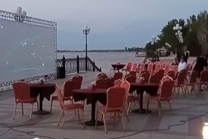 В Астрахани показывают кино на берегу Волги (видео)