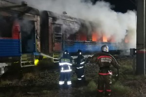 Ночью в Астрахани сгорели два вагона