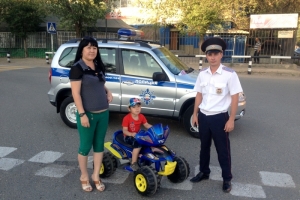 В Астраханской области полицейские рассказали детям о правилах поведения на дороге