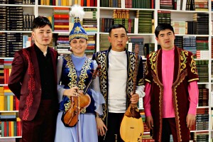 Произведения казахского классика в Астрахани перевели и издали на русском языке