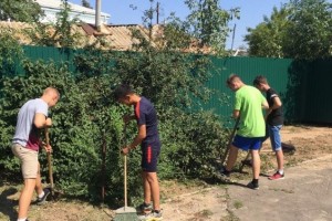 Подросткам в Астраханской области дали возможность заработать и помочь школам