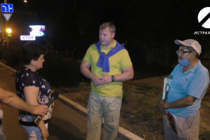 Владельцу автомобиля, провалившегося под асфальт в Астрахани, власти возместят ущерб