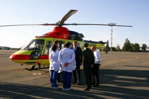 Глава Астраханской области осмотрел вертолёт санавиации