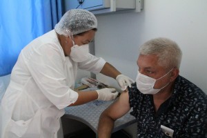 В центре Астрахани можно сделать прививку и пройти флюорографию