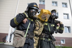 Пожарные МЧС России провели учебную эвакуацию в военном институте в Новосибирске