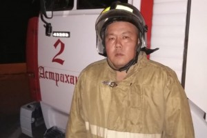 Вчера на Волге пожарный спас тонущего астраханца