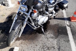 В Астраханской области из-за выбоины на мосту столкнулись «Газель» и мотоцикл