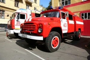 Автопробег раритетных пожарных автомобилей прошел в Москве