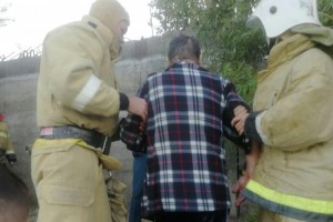В Нариманове спасатели вытащили из воды пенсионера