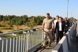 Астраханский губернатор проинспектировал ремонт моста в Ахтубинске
