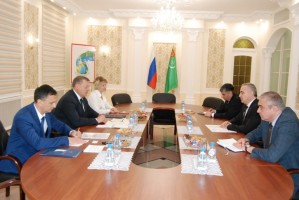 Астраханский губернатор провел переговоры с послами Азербайджана, Казахстана и Туркменистана