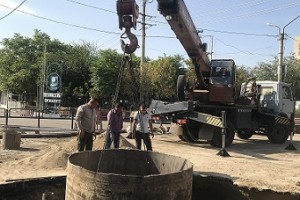 Провалившийся перекрёсток в Астрахани ремонтируют с соблюдением технологий