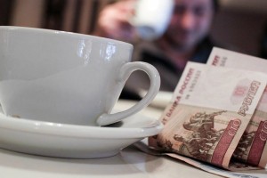 Астраханским ресторанам запретят включать чаевые в чек