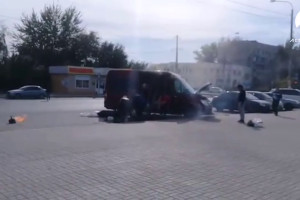 В Астрахани на остановке загорелось имущество внутри автомобиля
