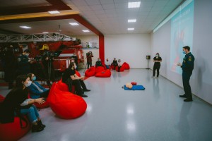 Во Всемирный День «Запусти сердце» петербургские спасатели и медики провели мастер-класс по оказанию первой помощи для журналистов (видео)