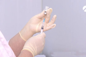 Астраханцев начали прививать вакциной от COVID-19